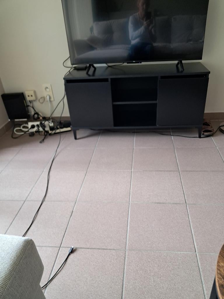 Tv kast zwart 140 op 50 hoog 35 breed 95 € betaald bij jysk, Ophalen
