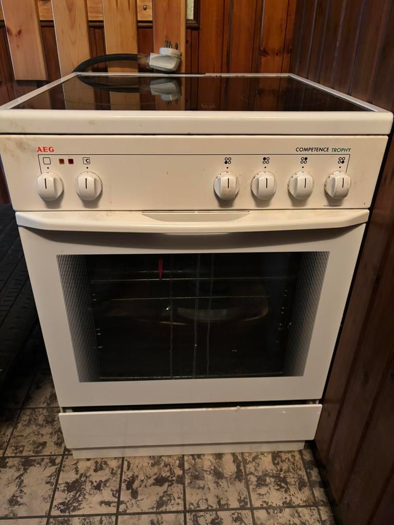 Cuisinière vitrocéramique aeg avec four, Electroménager, Enlèvement, Comme neuf