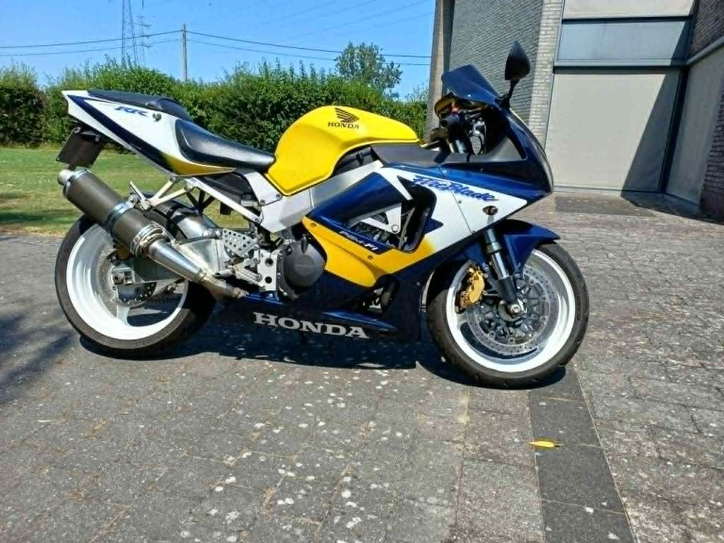 Honda Fireblade 929 RR, Motos, Motos | Honda, Particulier, Super Sport, plus de 35 kW, 4 cylindres, Permis Moto A, Échappement sport