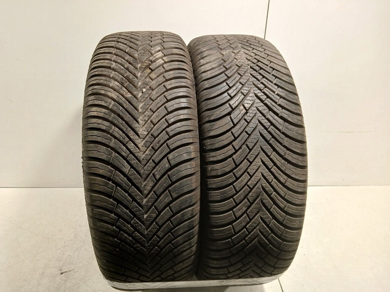 Bandenset 2 stuks 4-Seizoenen 215 55 R16, Onderdelen@venauto.nl, Van der Ven Autorecycling B.V., Ettenseweg 76, 4706 PB Roosendaal, The Netherlands