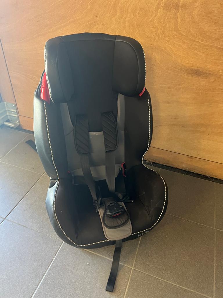 Autostoel 9-18 kg (maar ook 15-36 kg), Kinderen en Baby's, Autostoeltjes, Verstelbare rugleuning, Zo goed als nieuw, Isofix, Ophalen