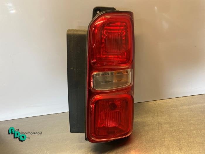 Achterlicht rechts van een Toyota Pro-Ace (Pro-Ace 16-), Gebruikt, -, -, Ophalen of Verzenden