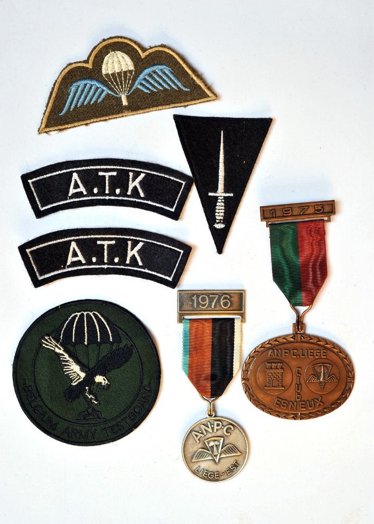 Para-commandos - Lot divers, Collections, Objets militaires | Général, Envoi, Armée de terre, Emblème ou Badge