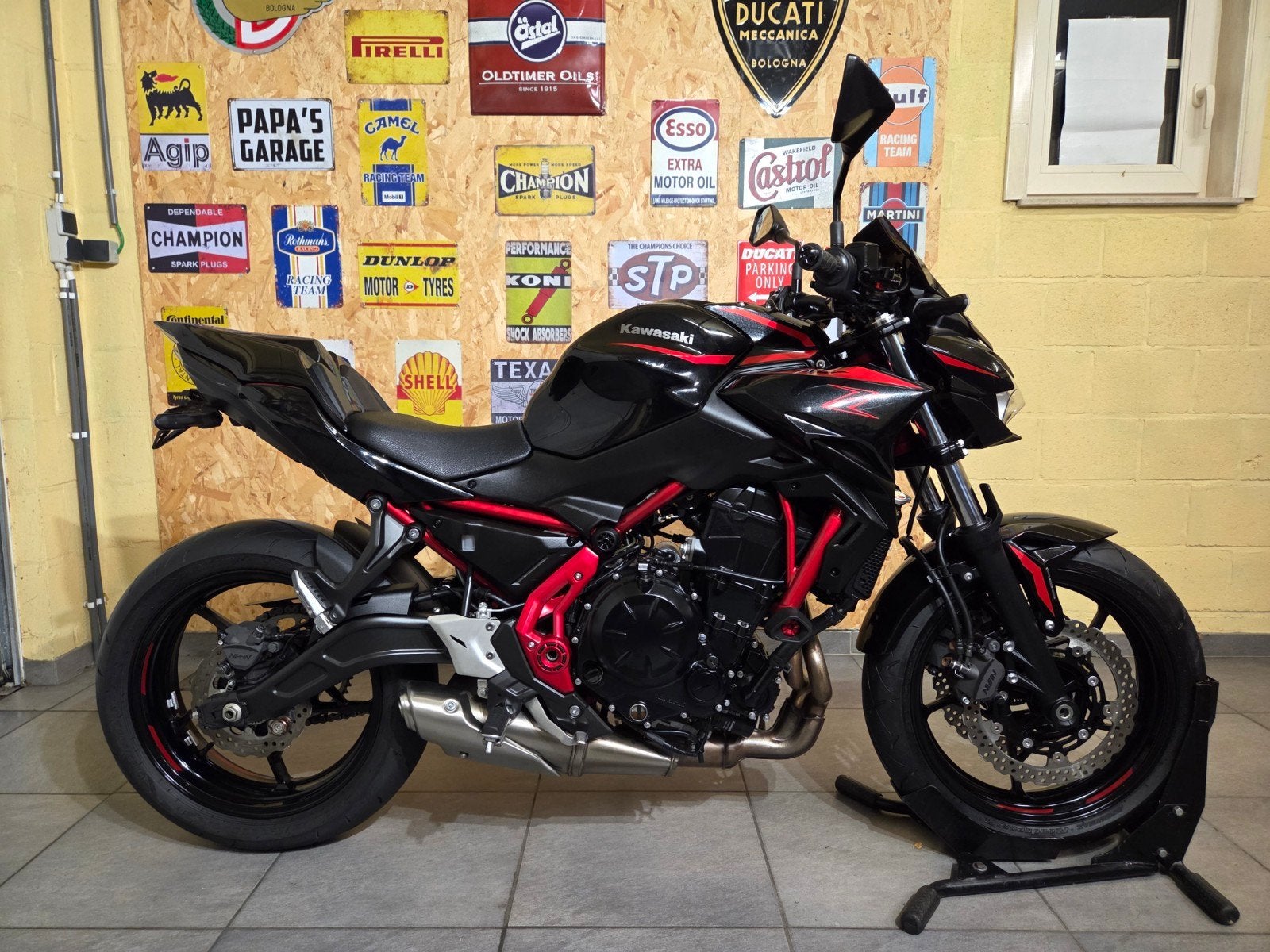 Kawasaki Z650 Sport 35kw Nieuwstaat! *Keuring & Garantie*, 2 cilinders, Occasion, Motorrijbewijs A, Bedrijf