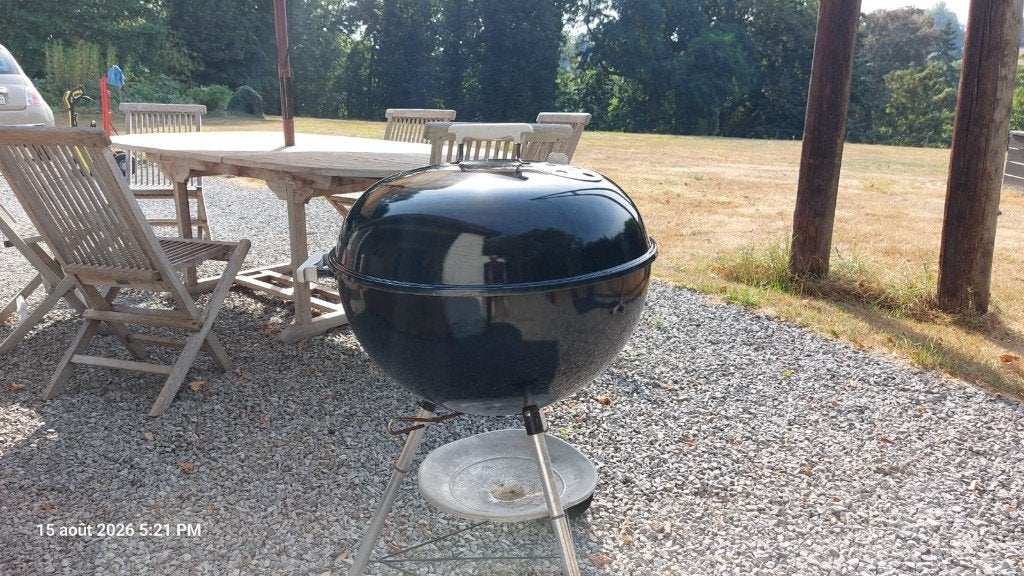 Barbecue Weber 57cm et cheminée allume feu Weber, Tuin en Terras, Houtskoolbarbecues, Ophalen, Gebruikt, Weber, Met accessoires