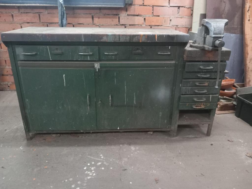 Oude werkbank, Enlèvement