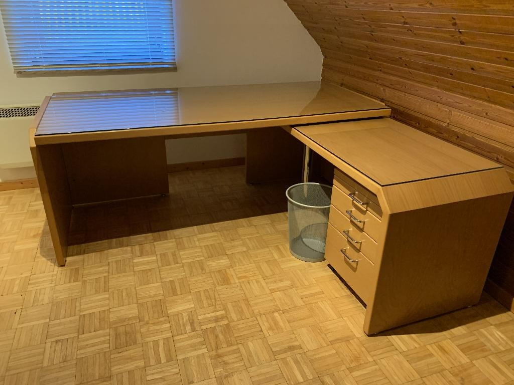 Hulsta bureau met kledingkasten - Nieuwstaat, Huis en Inrichting, Bureaus, Ophalen, Hout, 180 cm, Bruin