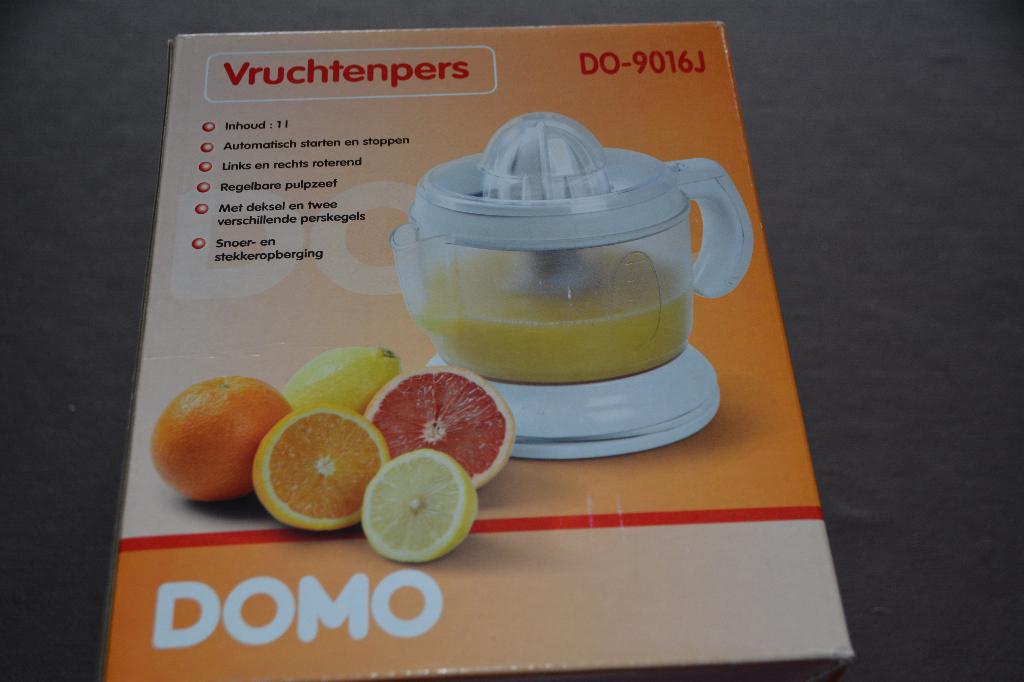 Vruchtenpers DOMO, Elektronische apparatuur, Juicers, Ophalen of Verzenden, Zo goed als nieuw, Elektrisch, Citruspers