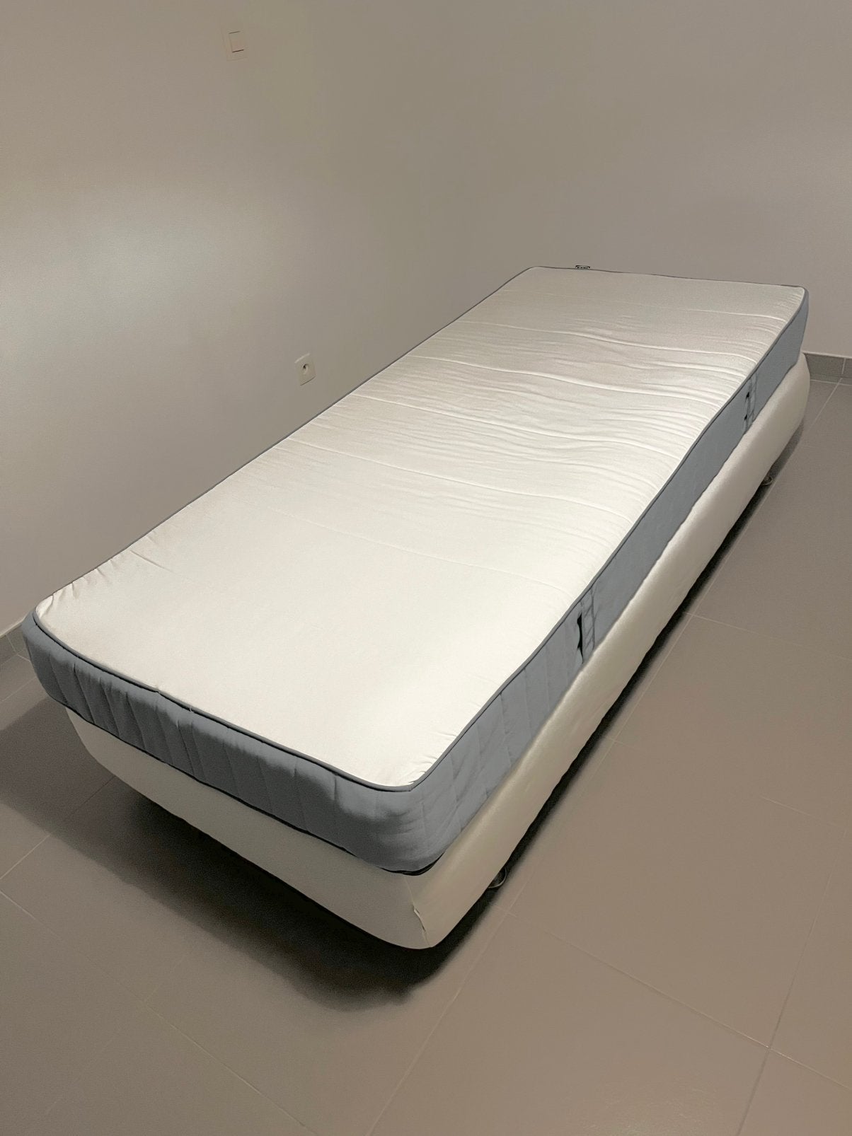 Matelas IKEA (90x200cm), Ophalen, Zo goed als nieuw, Bedbodem