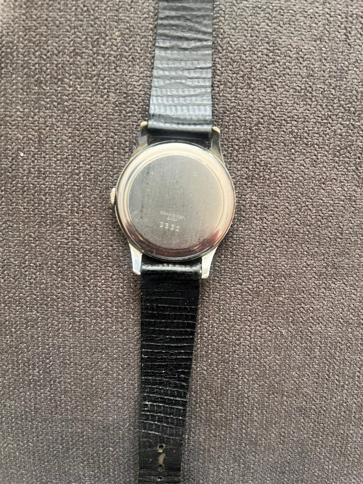 Montre militaire Helvetia 17 bijoux (1950), Bijoux, Sacs & Beauté, Montres | Anciennes | Antiquités, Montre-bracelet, Enlèvement ou Envoi