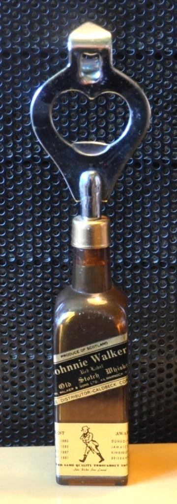 decapsuleur avec perce boite bouteille johnnie walker 20152, Enlèvement ou Envoi, Comme neuf, Ustensile