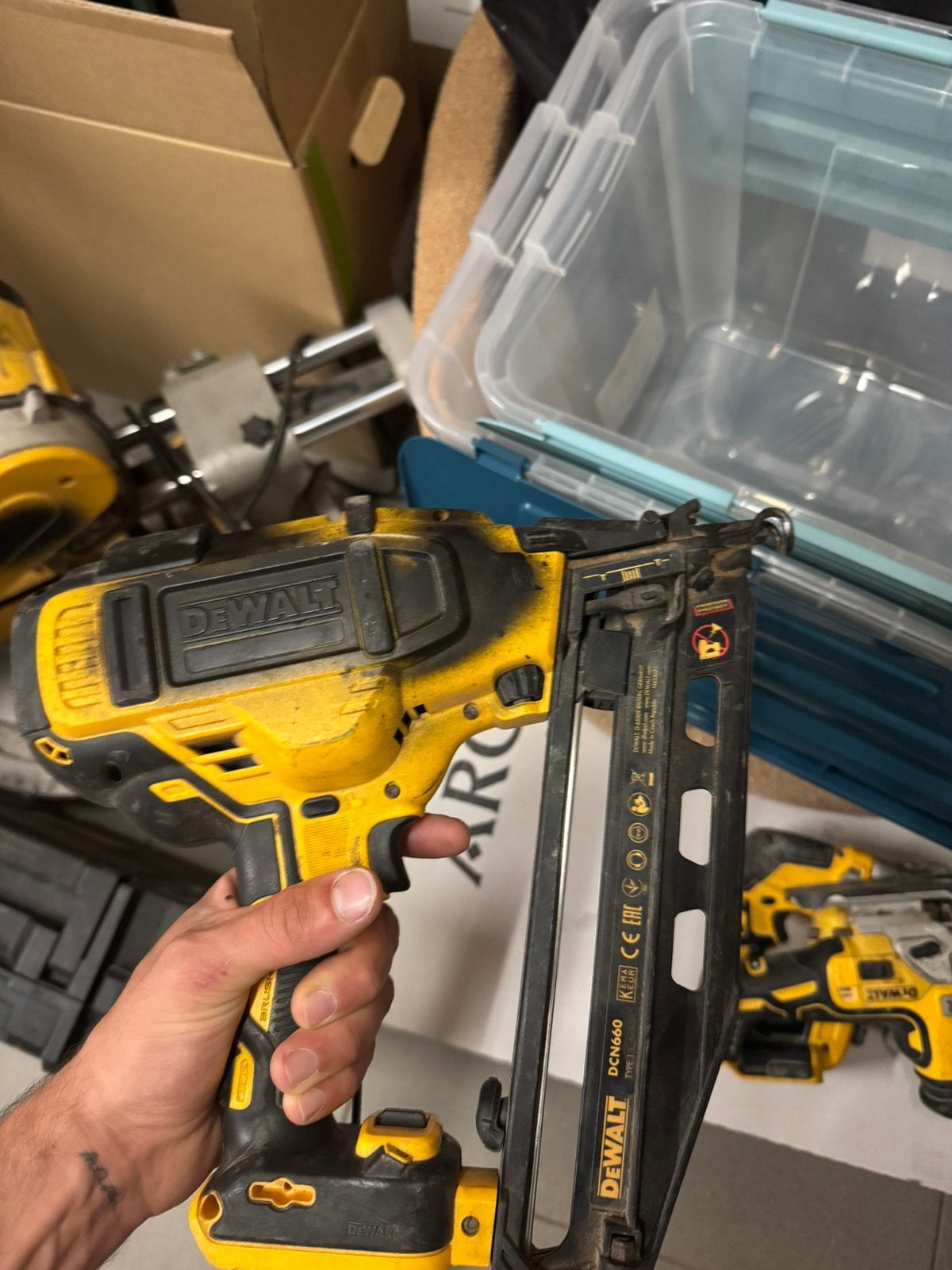Dewalt afwerkingstacker, Ophalen of Verzenden, Zo goed als nieuw, DeWalt