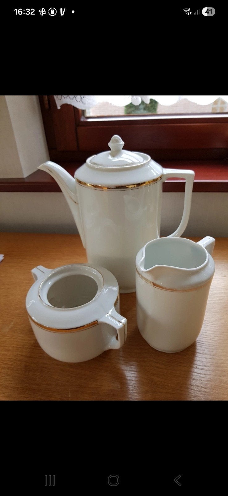 ensemble d'une cafetière avec sucrier et pot à lait assortis, Antiquités & Art, Enlèvement ou Envoi