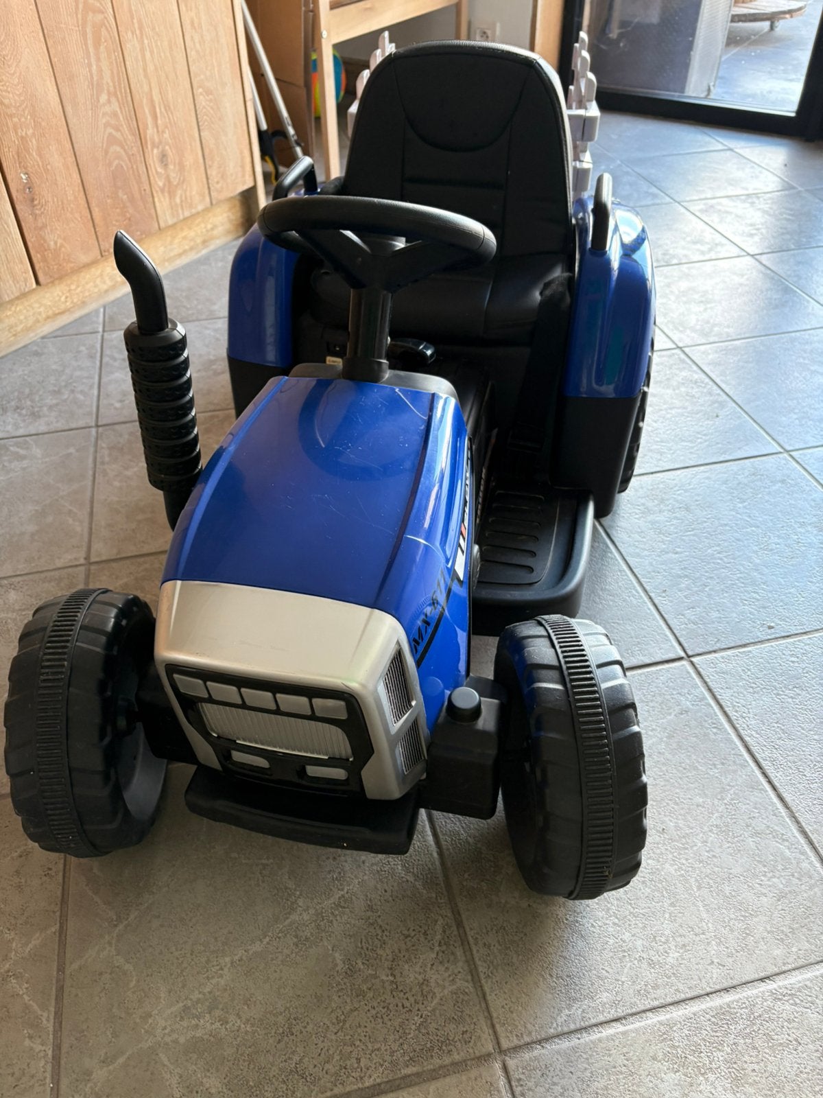 Traktor avec chariot électrique, Enlèvement, Comme neuf