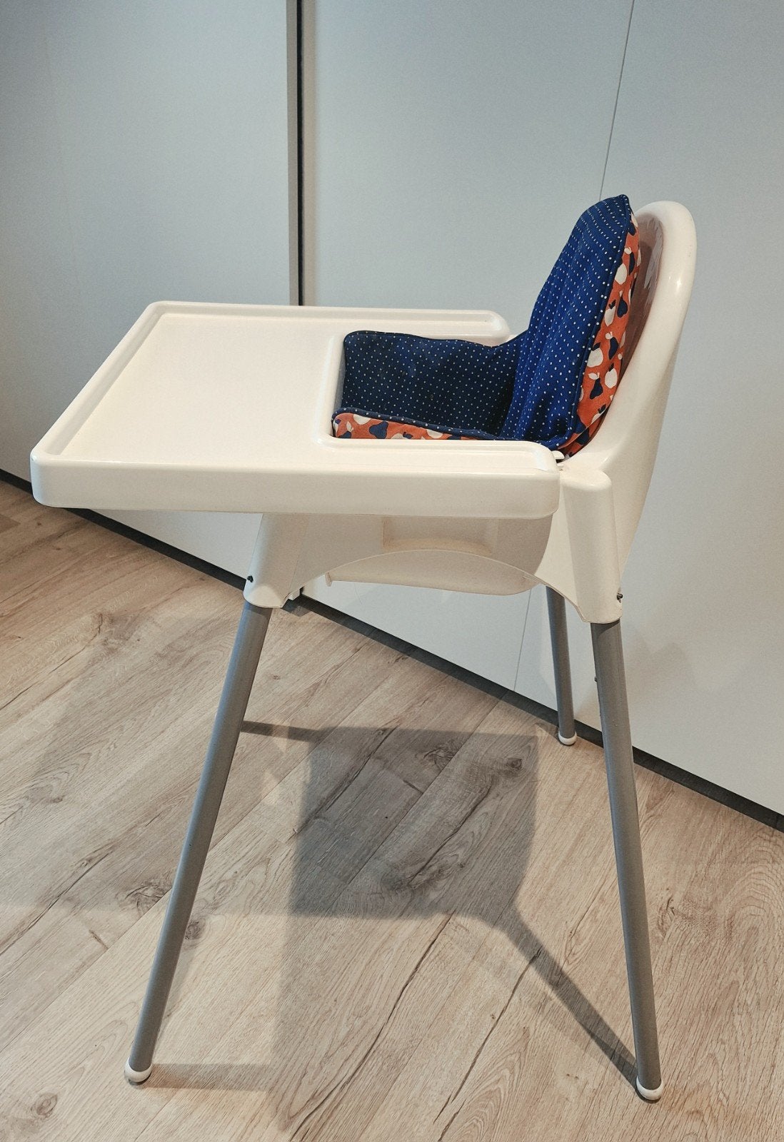 Ikea eetstoel met tafelblad en verkleiningskussen, Enlèvement, Utilisé