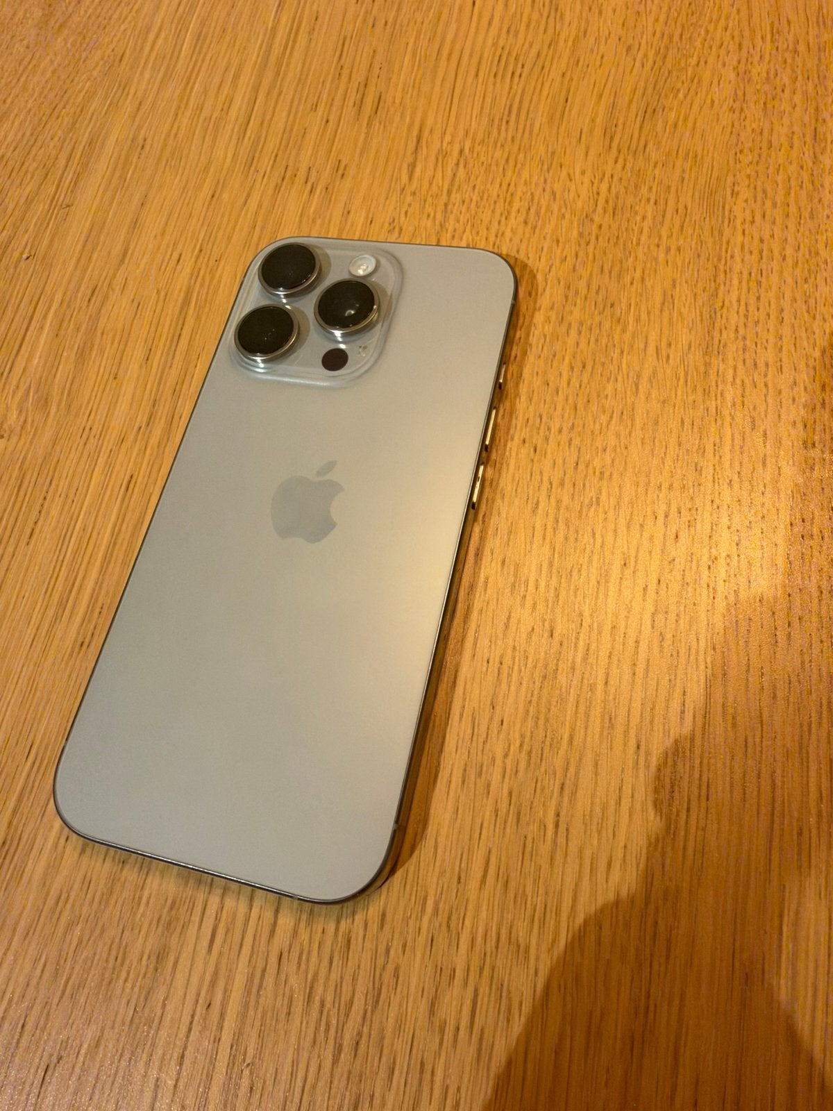 Iphone 16 pro 256GB, Télécoms, 88 %, Comme neuf, Enlèvement, Sans abonnement