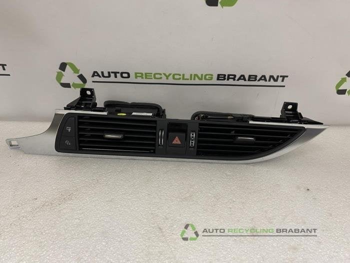 Grille aération tableau de bord d'un Audi A6, -, 3 mois de garantie, Utilisé, -