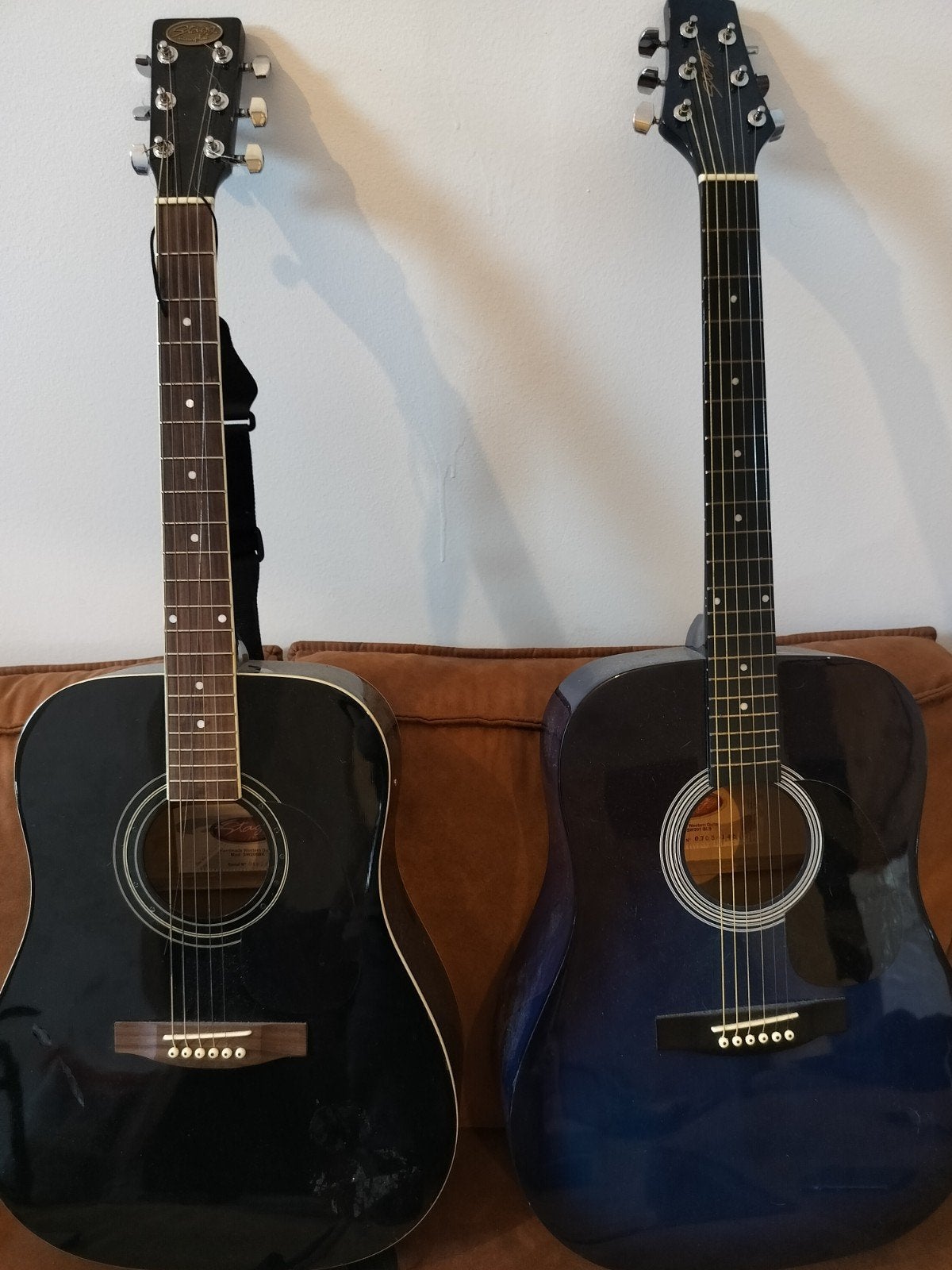 2 akoestische gitaren stagg, Ophalen