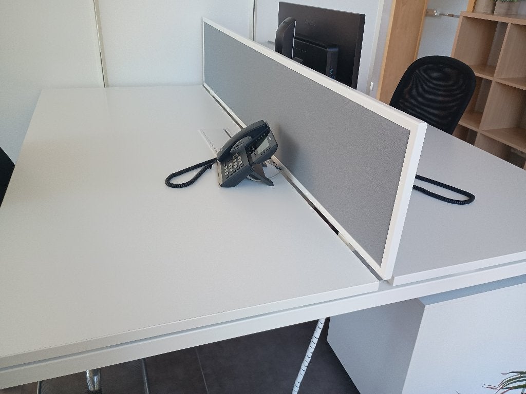 Bureaux en vis-à-vis avec cloison, Enlèvement, Comme neuf