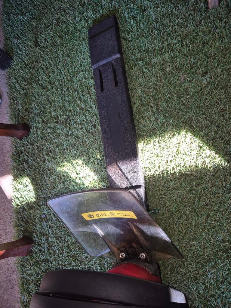 Taille-haie MTD Yard Machines HS 460 SQ A - Fonctionnement p, Enlèvement, Comme neuf, Électrique