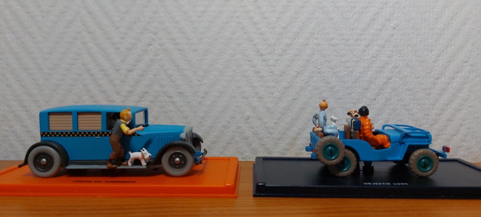 2 voitures Tintin Atlas 1/43 « Le contrôleur des taxis + la, Collections, Enlèvement ou Envoi, Tintin, Utilisé, Statue ou Figurine