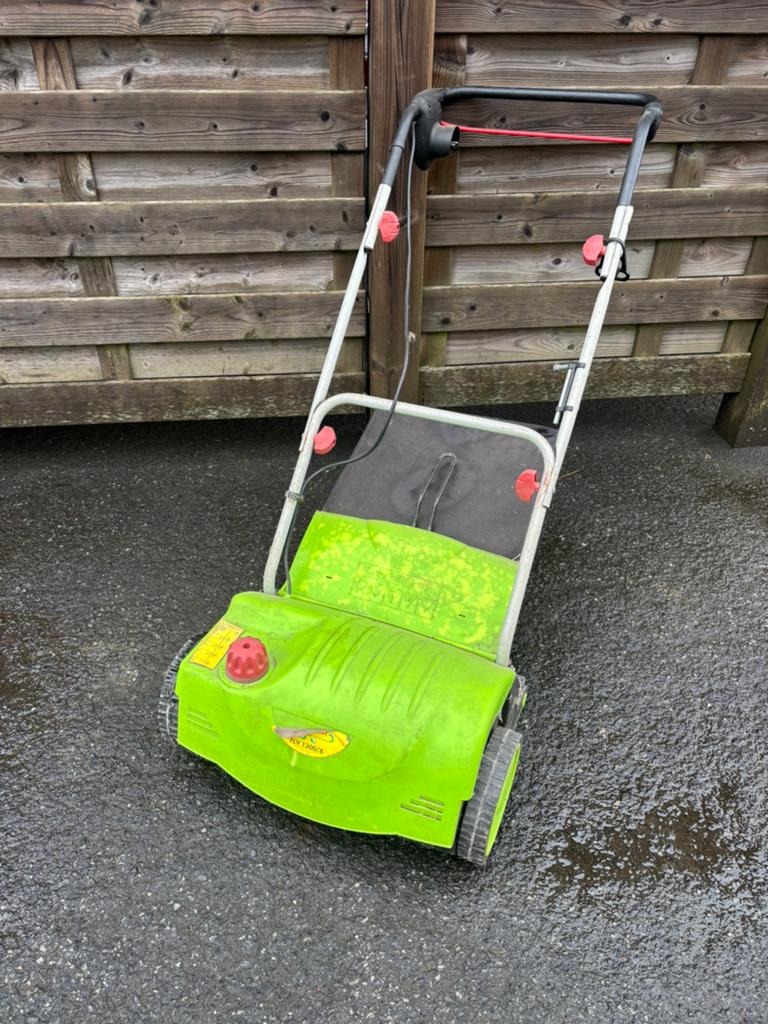 Verticuteerder ontmosser elektrisch 40cm 1300 watt, Tuin en Terras, Ophalen, Gebruikt