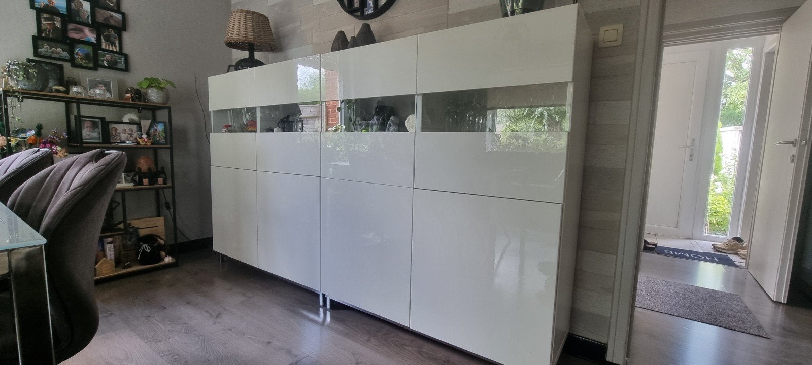 Glossy/glanzende witte kast(en) met glazen display, Ophalen