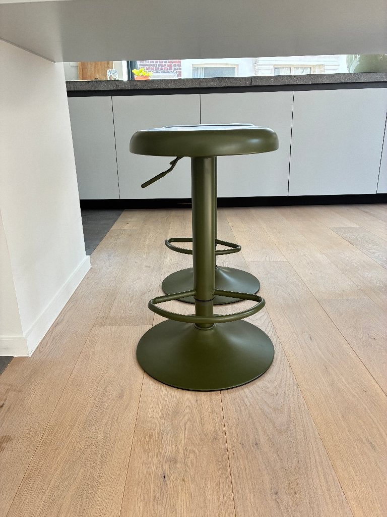 WOOOD Isaac Adjustable Bar Stools – Warm Green / Khaki, Huis en Inrichting, Barkrukken, 4 krukken, Ophalen, Zo goed als nieuw