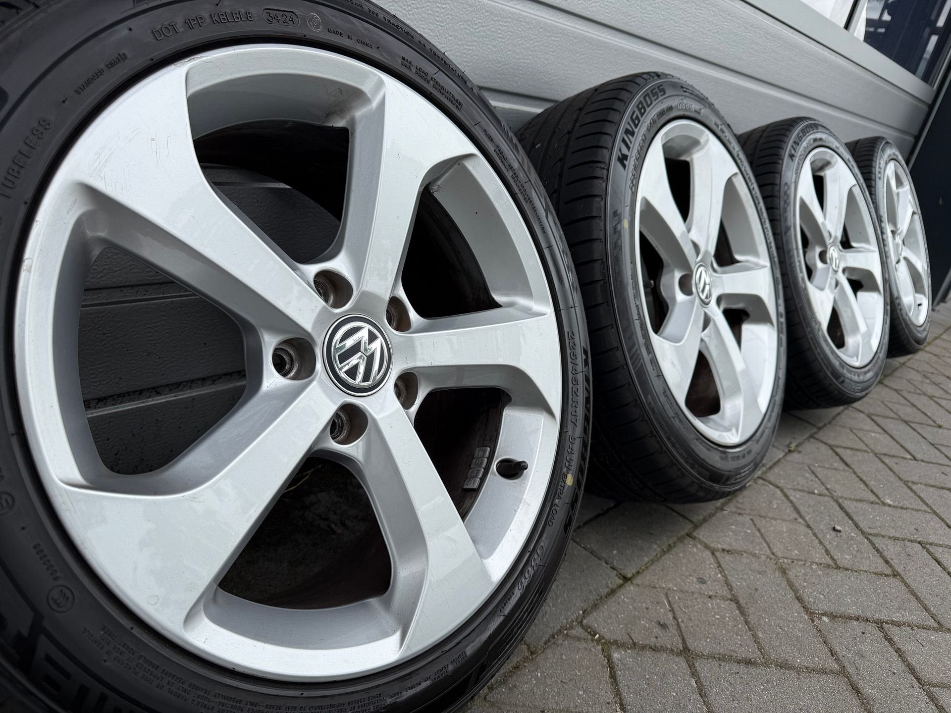 17 ` Volkswagen Caddy Touran Golf 6 7 8 Seat Leon Fr velgen, Auto-onderdelen, Banden en Velgen, Banden en Velgen, Zomerbanden