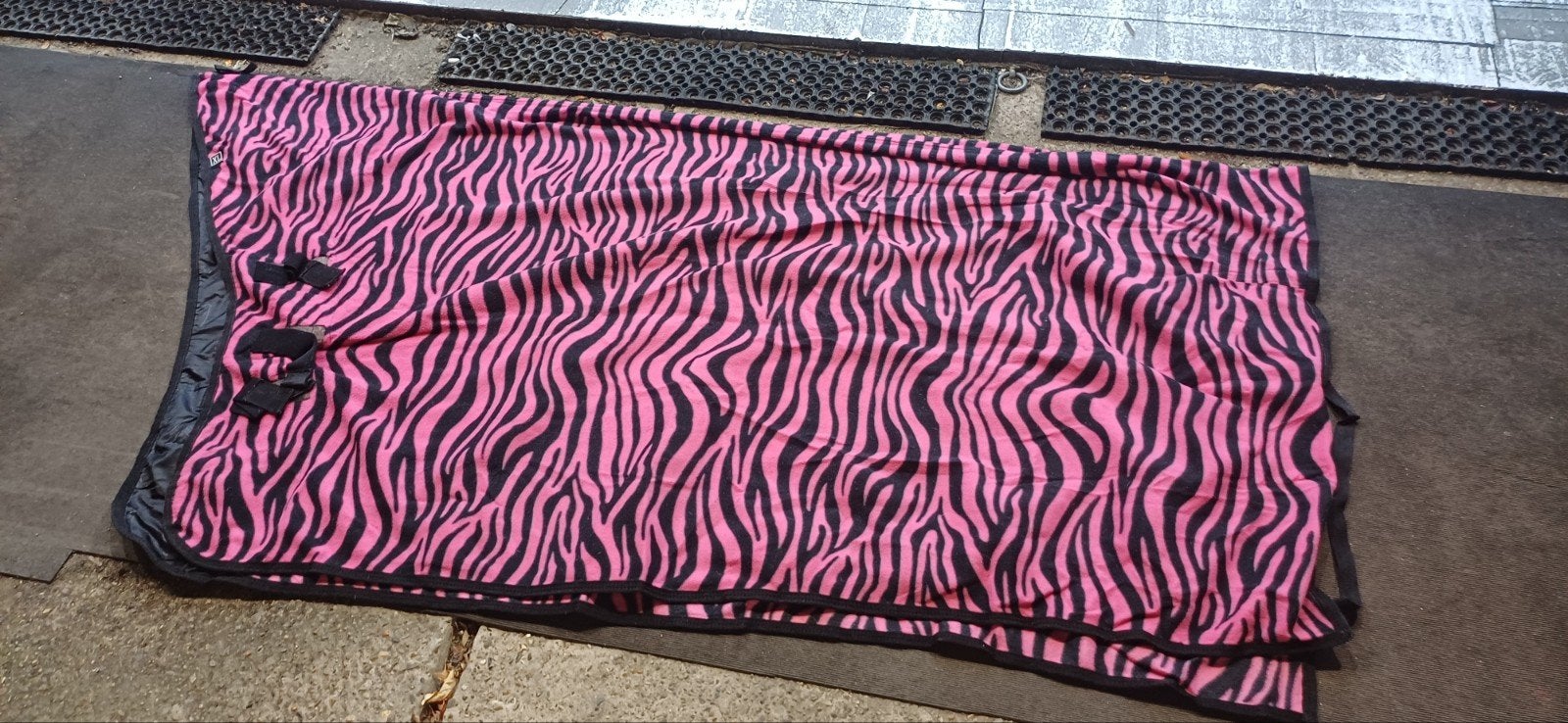 Tough1 Zebra Fleece deken, Rose, Enlèvement ou Envoi, Couverture, Extra Full (XL)