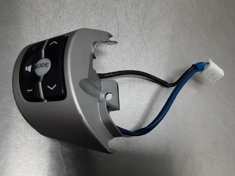 RADIOBEDIENING STUUR Toyota Yaris II (P9) (01-2005/12-2014), Auto-onderdelen, Gebruikt, Toyota