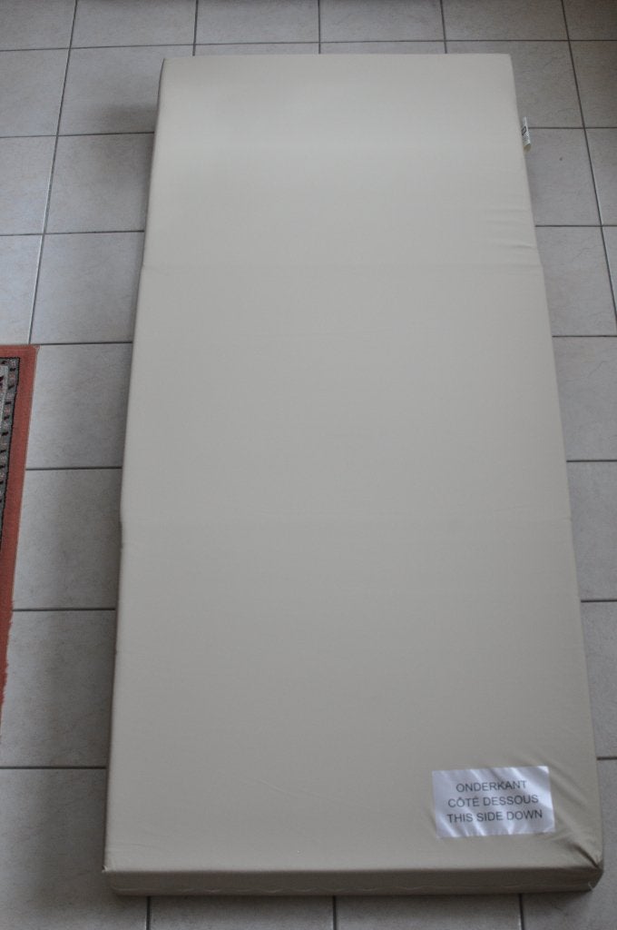 Matras in nieuwstaat, Ophalen, 90 cm, Eenpersoons, Zo goed als nieuw
