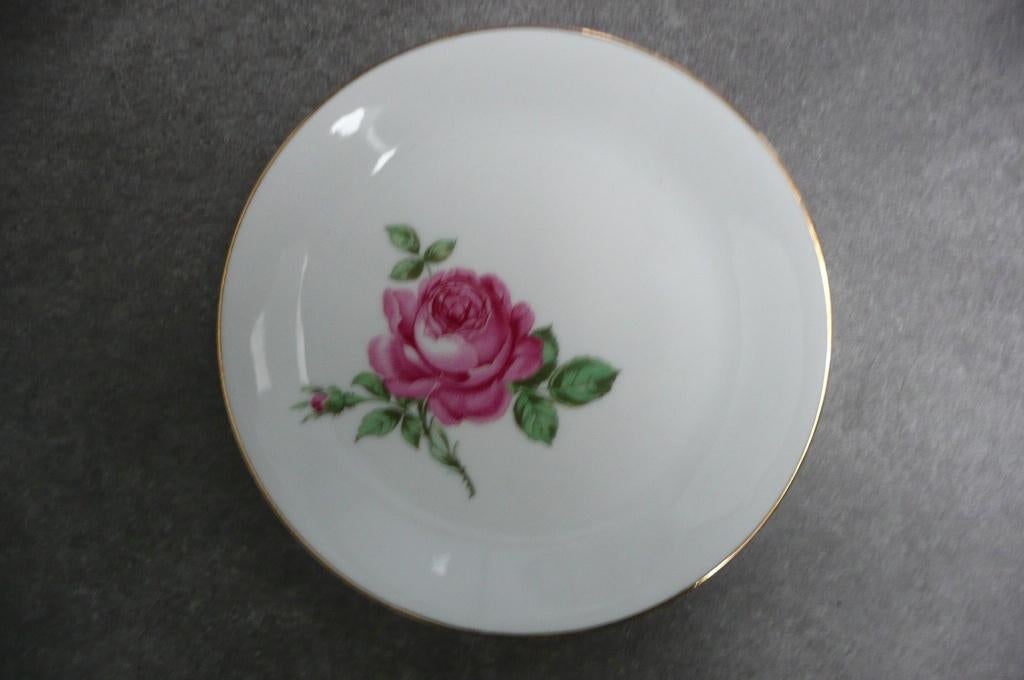 6 dessertbordjes met roos en gouden rand (MD12), Ophalen of Verzenden, Zo goed als nieuw, Overige stijlen, Bord(en)