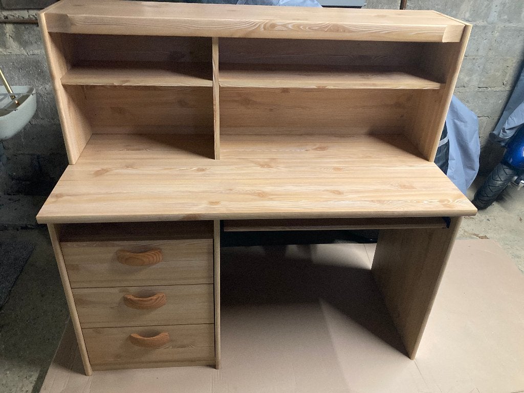 zeer stevige bureau met bijhorende kast, Ophalen, Zo goed als nieuw, Kinderbureau