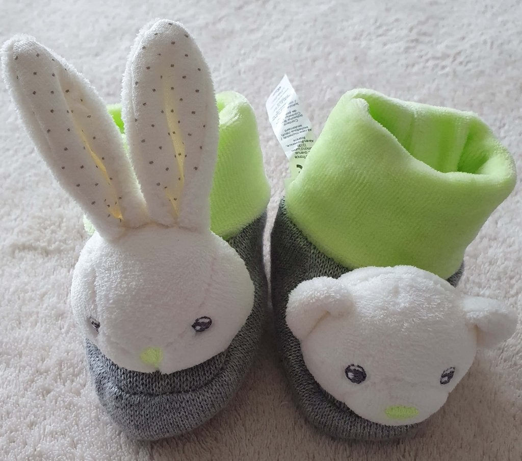 Chaussons gris et vert pâle - Kaloo - NEUF, Enfants & Bébés, Vêtements de bébé | Taille 62, Enlèvement, Neuf, Garçon ou Fille