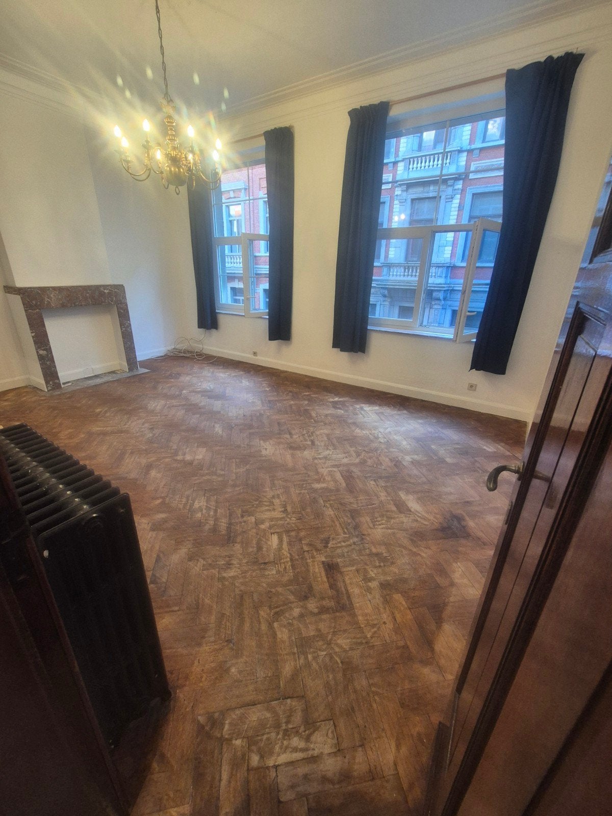 Appartement 1 chambre de 70 m2 à louer, namur centre, Huis en Inrichting, Stoffering | Vloerbedekking, Zo goed als nieuw, Parket
