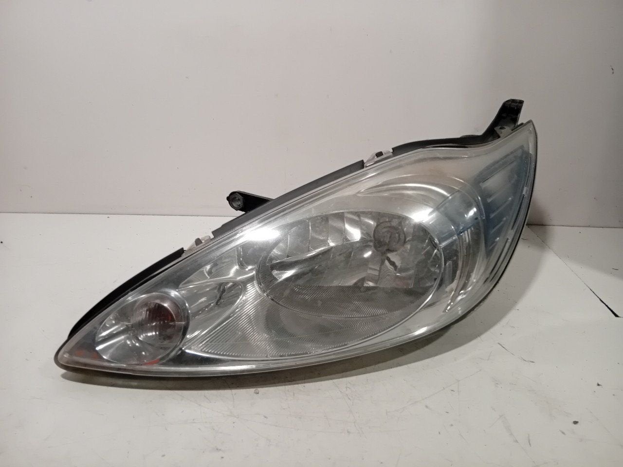 Koplamp links Ford Ka, Auto-onderdelen, Onderdelen@venauto.nl, Van der Ven Autorecycling B.V., Gebruikt, Ettenseweg 76, 4706 PB Roosendaal, The Netherlands
