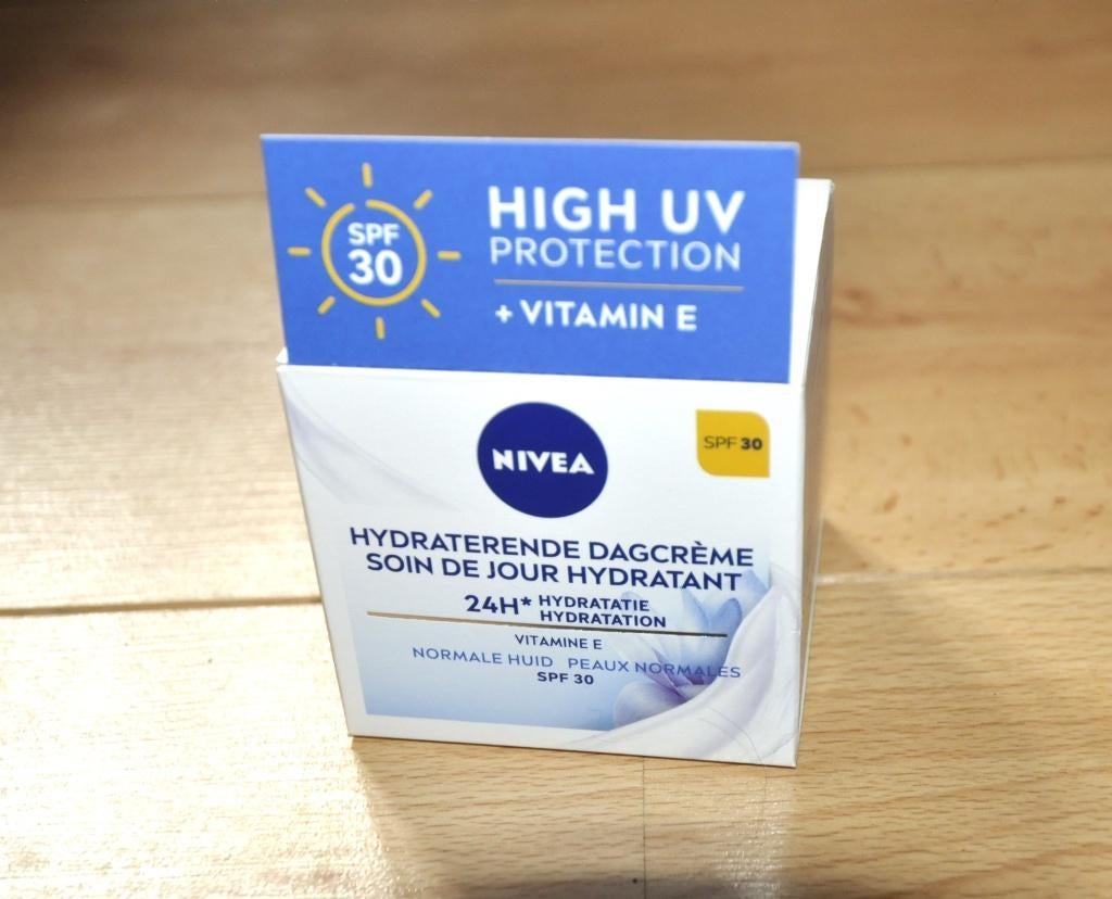 Nivea soin jour hydratant SPF30 50ml Neuf emballé, Enlèvement ou Envoi, Neuf, Tout le visage, Soins