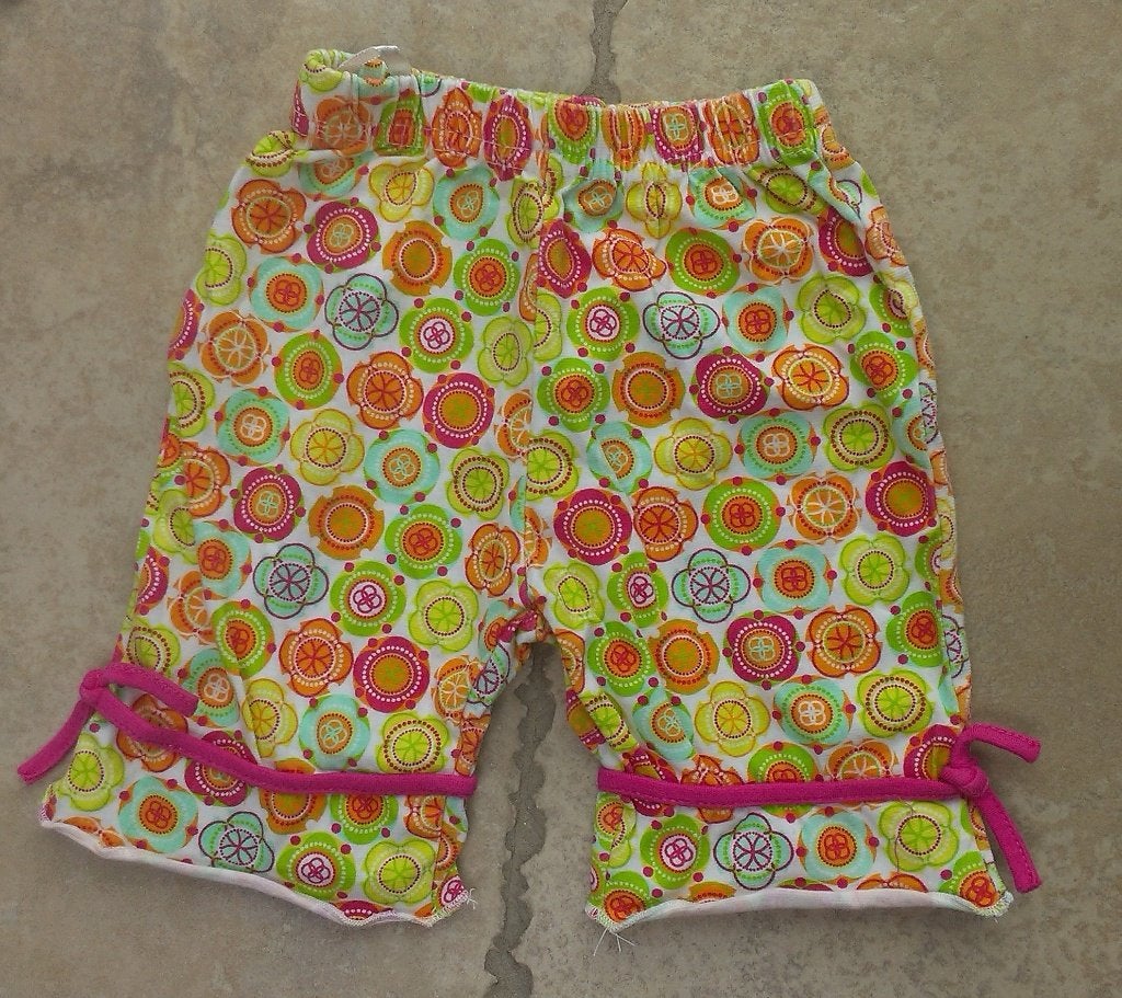 Nieuw fleurig broekje mt 62, Enfants & Bébés, Vêtements de bébé | Taille 62, Enlèvement ou Envoi, JBC, Fille, Pantalon