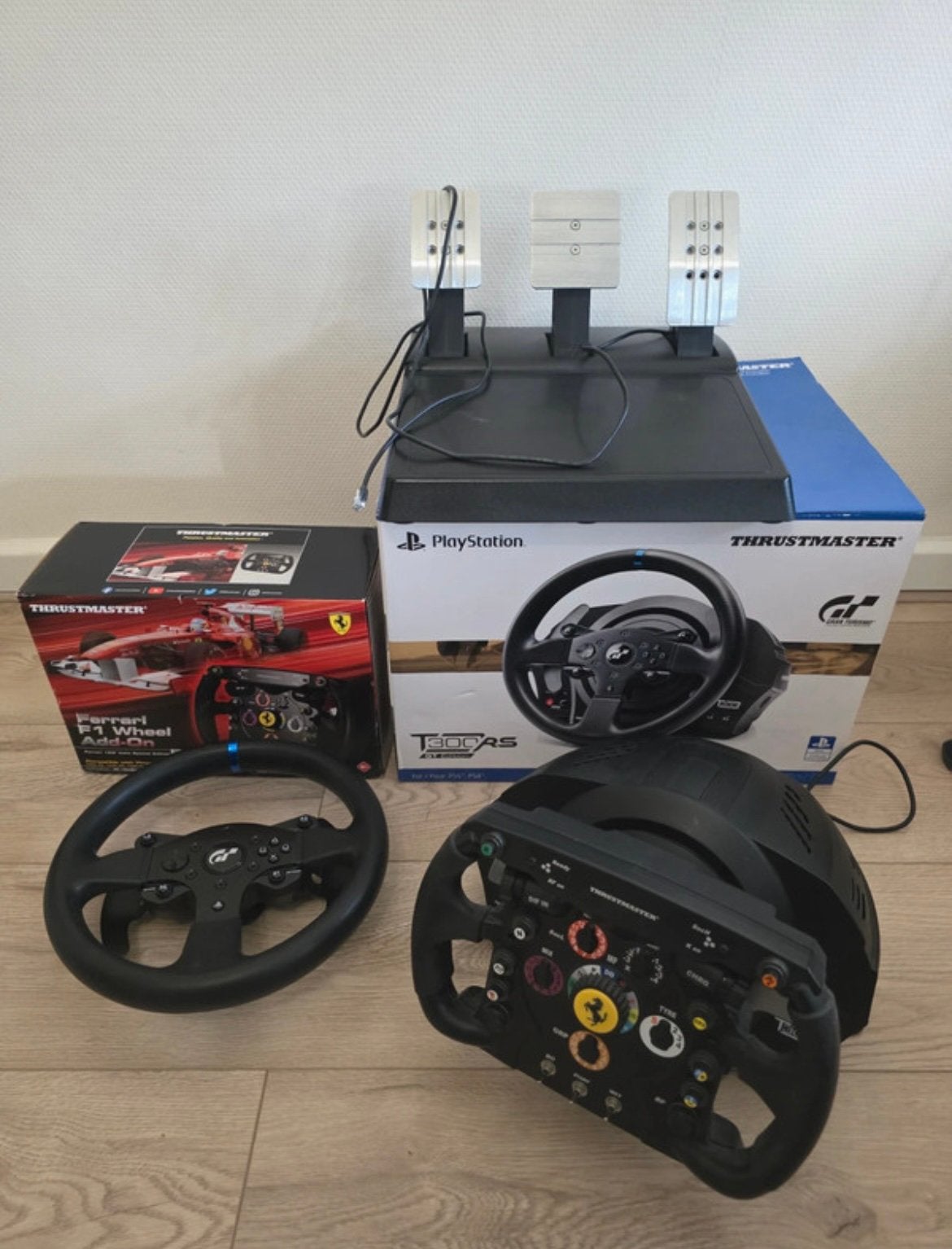 THRUSTMASTER T300 RS GT EDITION + FERRARI F1 WHEEL ADD-ON, Ophalen of Verzenden, Zo goed als nieuw