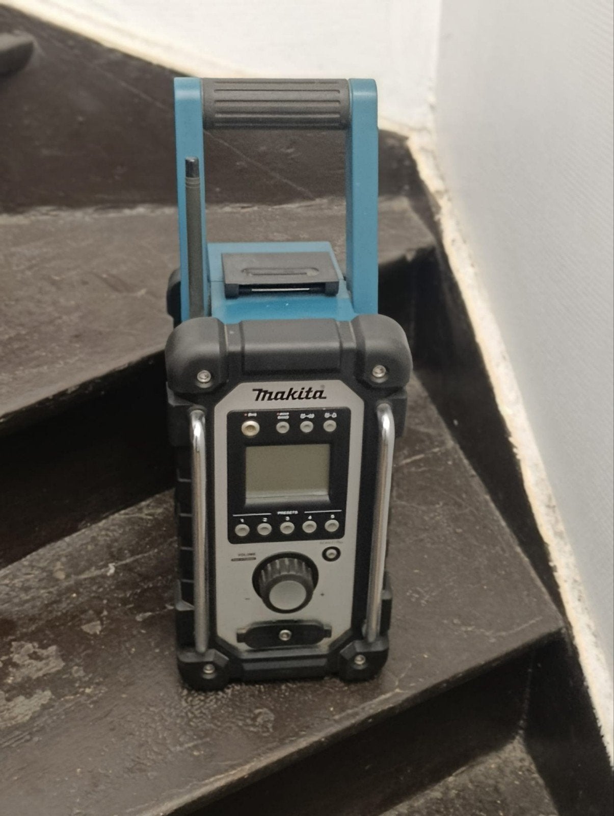 Radio Makita, Ophalen, Radio