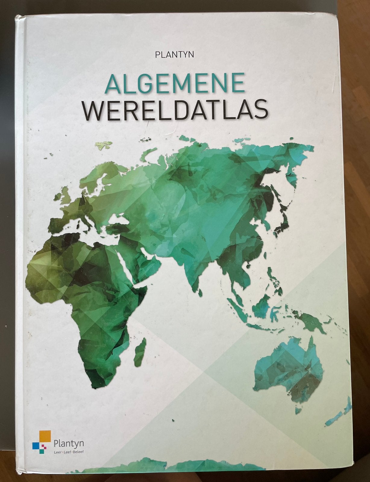 Plantyn algemene wereldatlas editie 2017, Boeken, Ophalen of Verzenden, Gelezen, 2000 tot heden