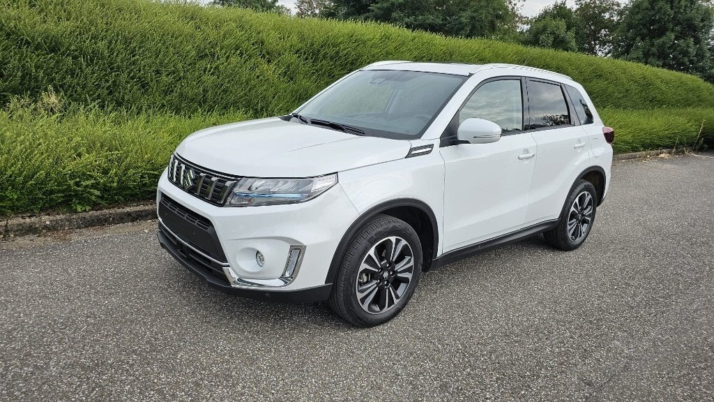 Suzuki Vitara 1.5 hybr 2023 autom (panoramadak, trekhaak), Auto's, Dealer onderhouden, Euro 6, 4 cilinders, Leder en Stof