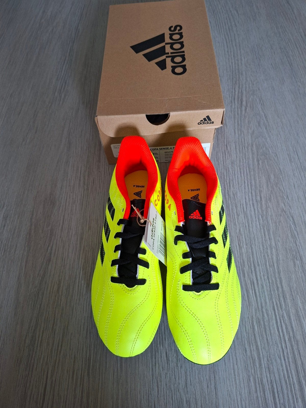 Fel gele voetbalschoenen Adidas 37 1/3 ( nieuwstaat), Kinderen en Baby's, Adidas, Jongen of Meisje, Overige typen, Nieuw