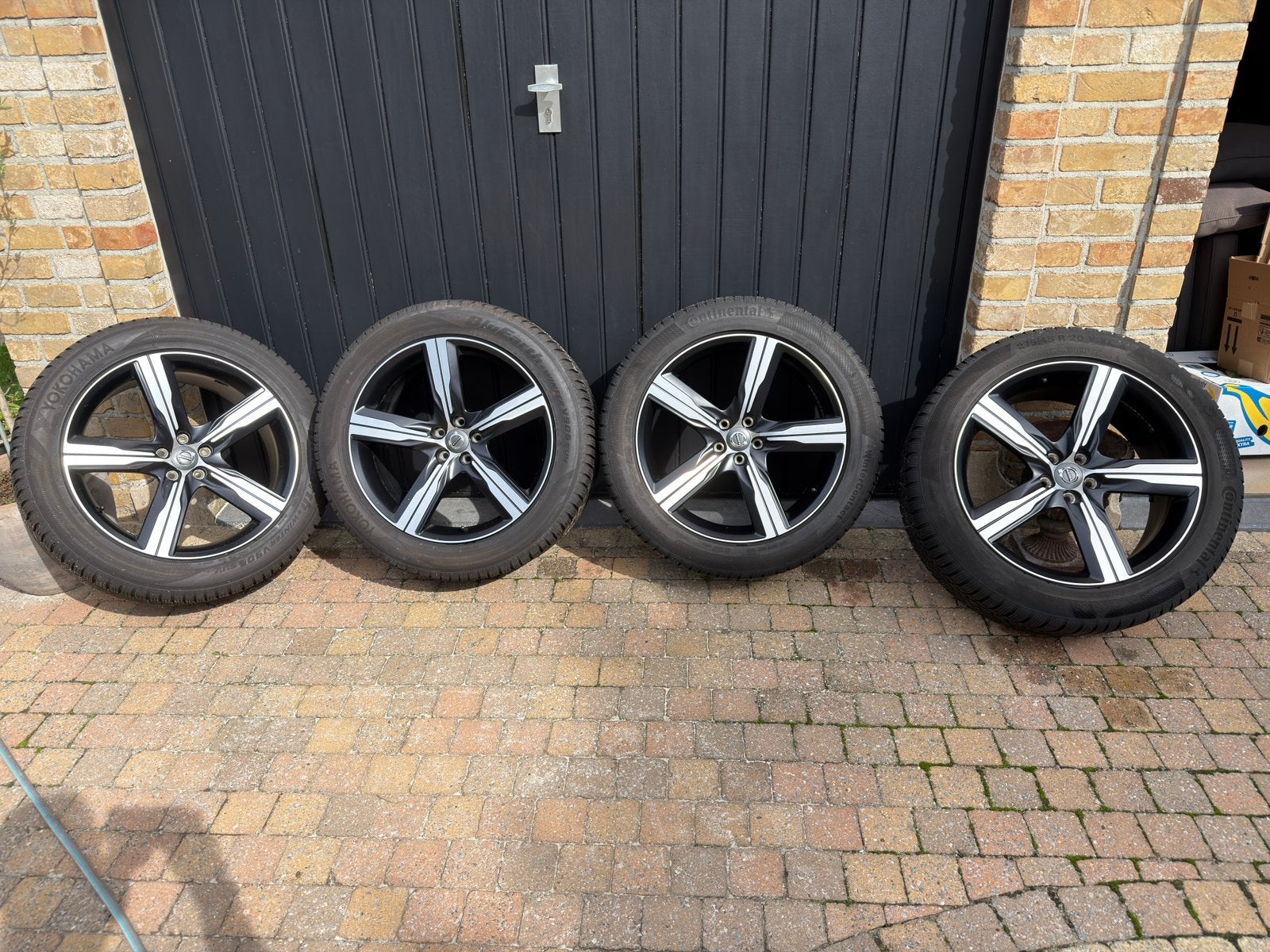 Volvo XC90 T8 4 originele sportvelgen en winterbanden 20inch, Autos : Pièces & Accessoires, Pneus hiver, 275 mm, Pneu(s), Enlèvement