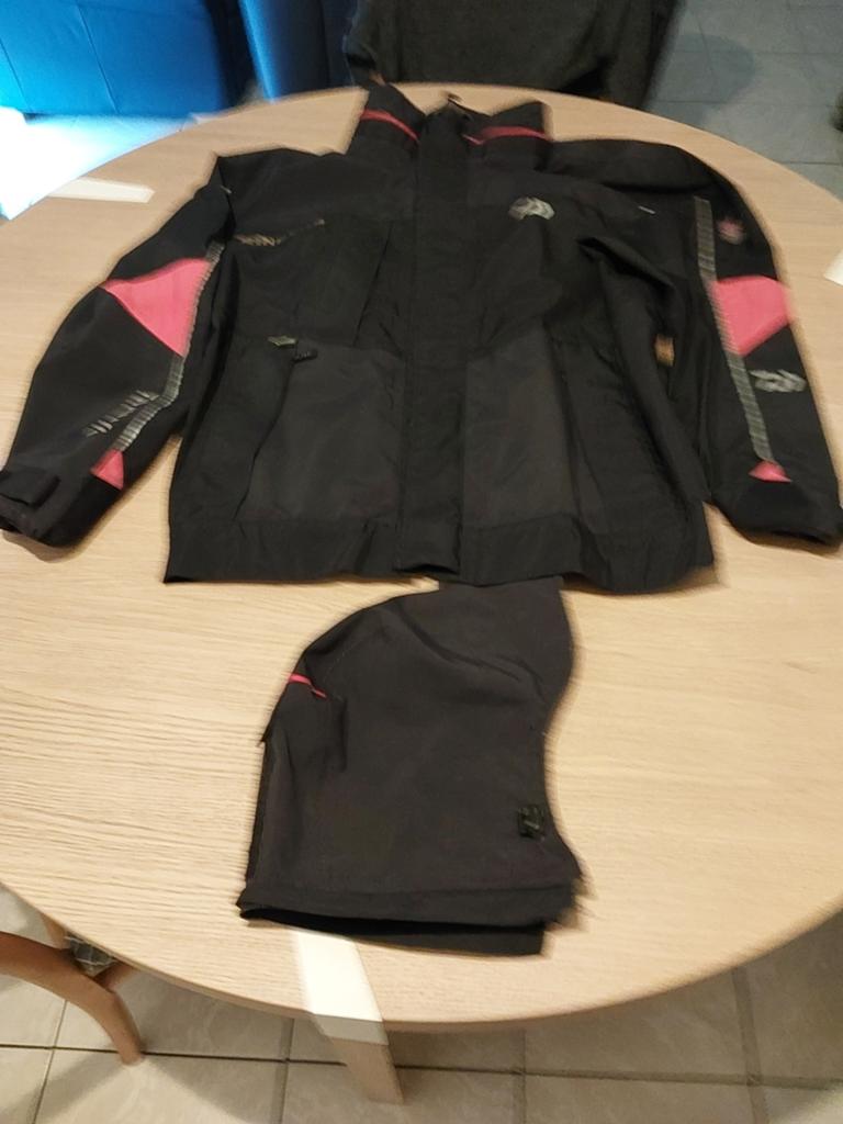 2 delig regenpack van daiwa, goretex en haikon hunt., Watersport en Boten, Hengelsport | Algemeen, Ophalen