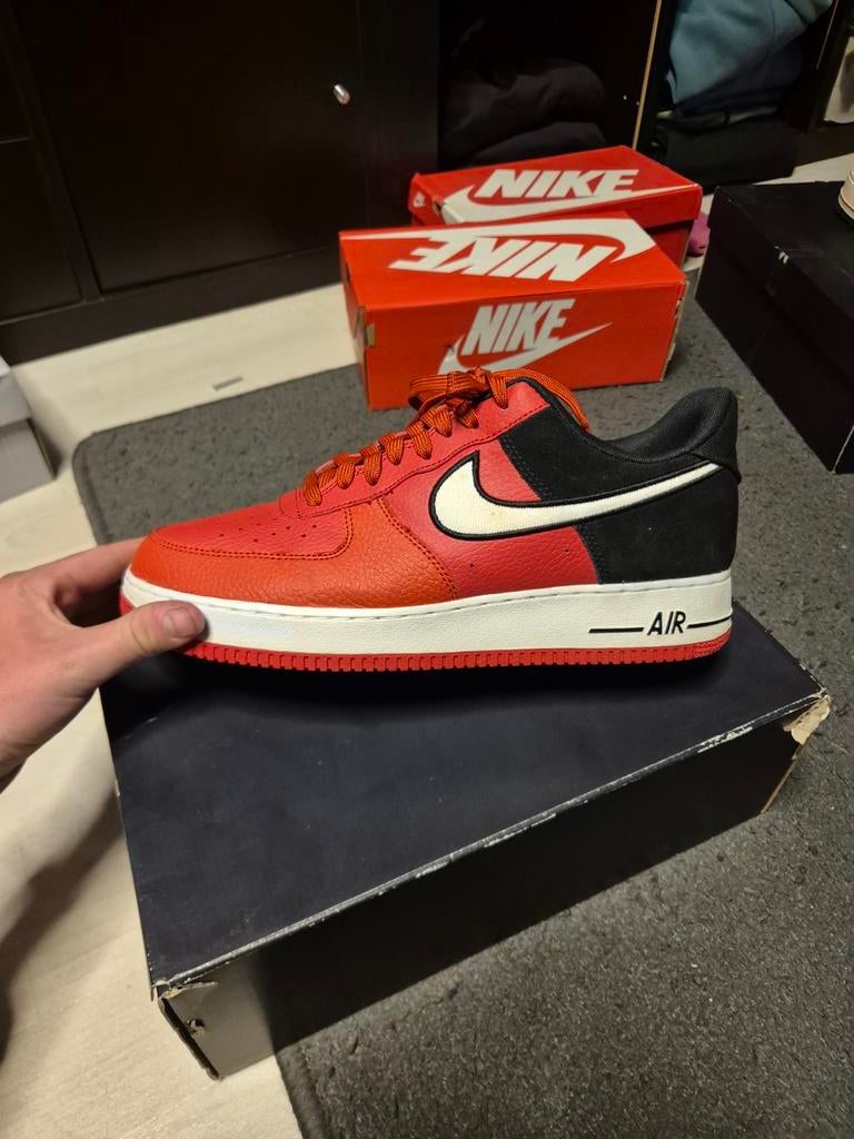 Nike air force 1 rood zwart maat 45, Ophalen, Zwart