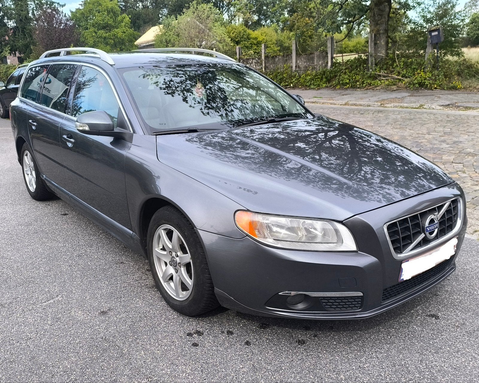 VOLVO V70 – 1.6 DIESEL 110 CH – 2009, Cuir, Achat, Beige, Boîte manuelle