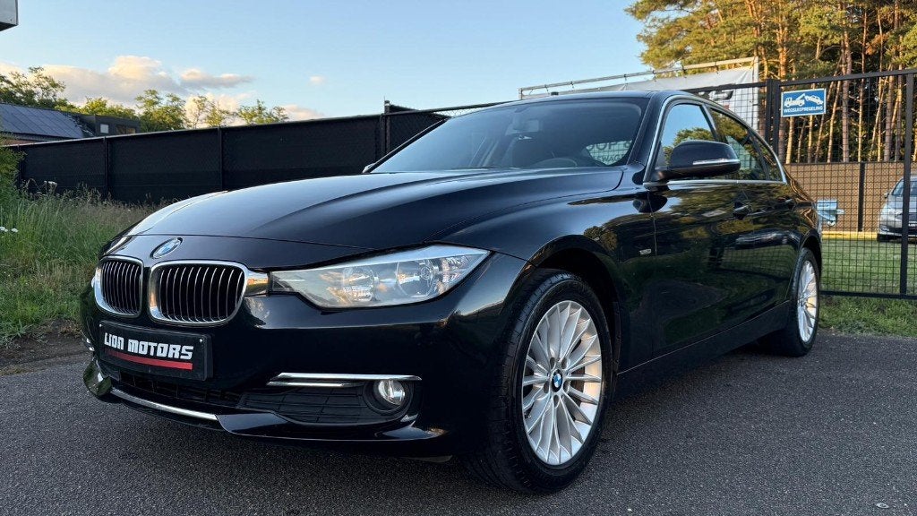 Bmw 318d | luxury edition | navi - pdc | zeer nette staat |, Auto's, BMW, Euro 5, Achterwielaandrijving, Zwart, 4 cilinders
