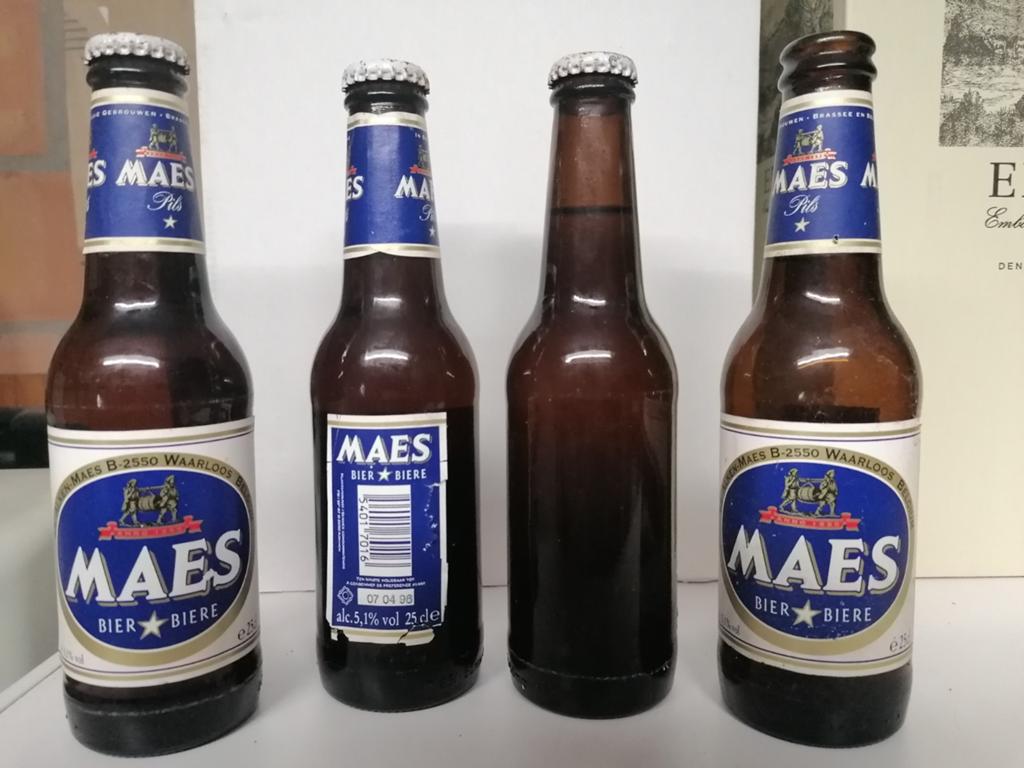 Oudere bierflessen Maes-Waarloos 1997., Verzamelen, Biermerken, Ophalen of Verzenden